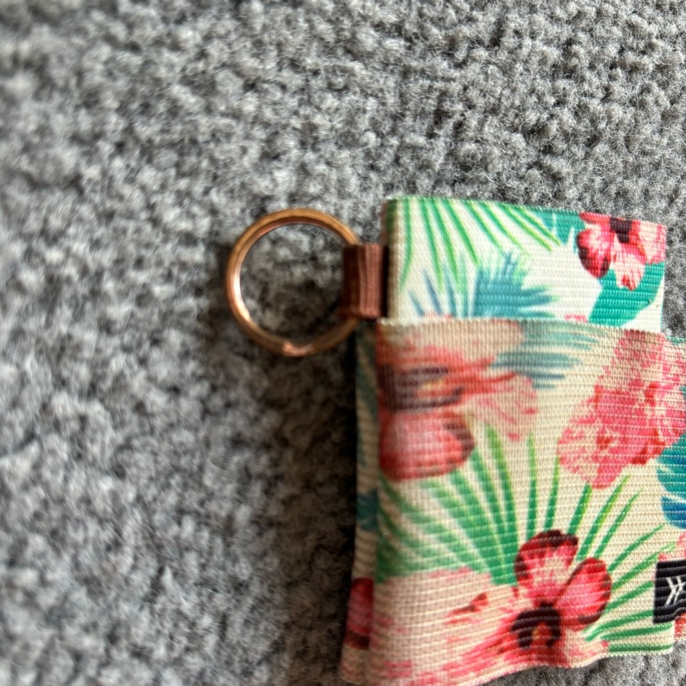 Thread Wallets - Chic Hawaiian Card Holder View 2